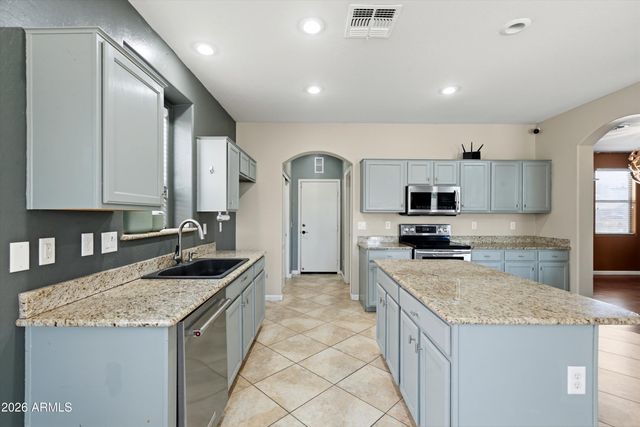 5661 W DESERT JEWEL Drive, Glendale, AZ 85302