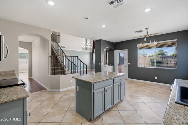 5661 W DESERT JEWEL Drive, Glendale, AZ 85302