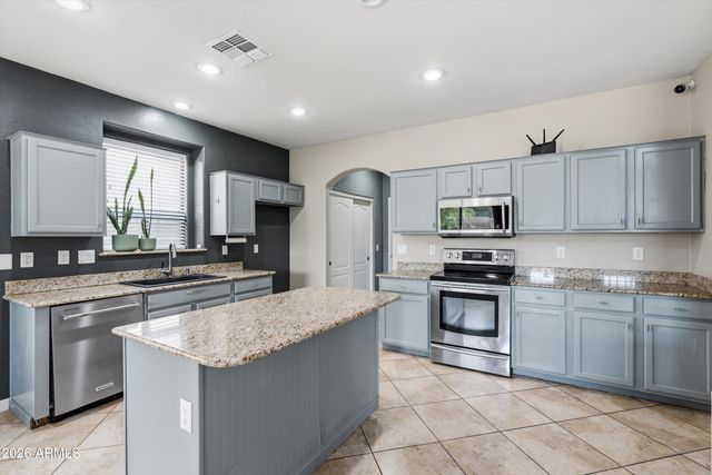 5661 W DESERT JEWEL Drive, Glendale, AZ 85302