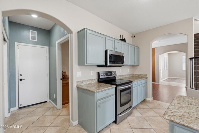5661 W DESERT JEWEL Drive, Glendale, AZ 85302