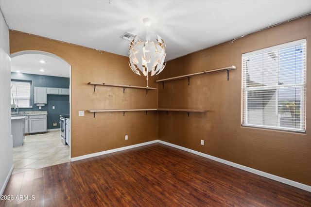 5661 W DESERT JEWEL Drive, Glendale, AZ 85302