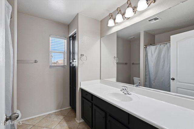 5661 W DESERT JEWEL Drive, Glendale, AZ 85302