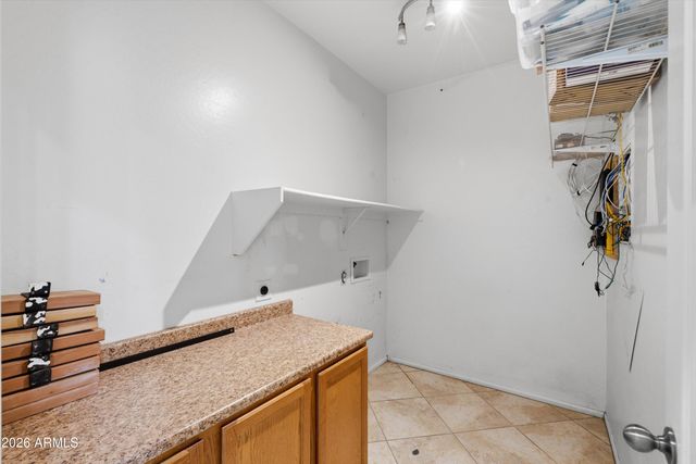 5661 W DESERT JEWEL Drive, Glendale, AZ 85302