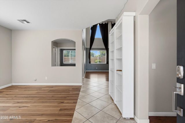 5661 W DESERT JEWEL Drive, Glendale, AZ 85302