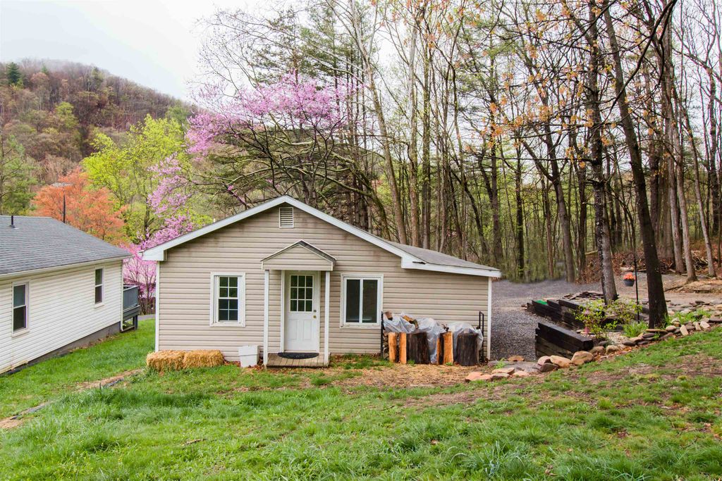 101 SHARP HILL LN, Hinton, VA 22831