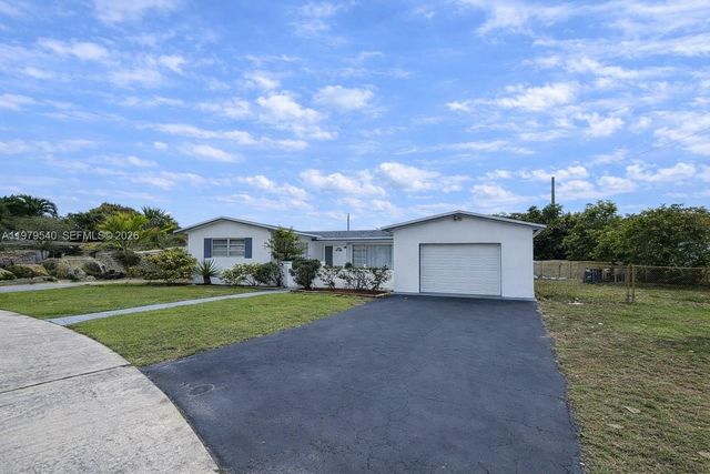 7150 SW 5th Ct, Pembroke Pines, FL 33023