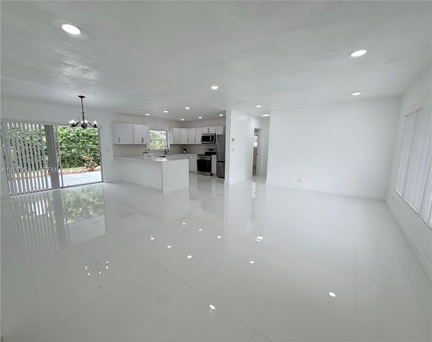 7150 SW 5th Ct, Pembroke Pines, FL 33023