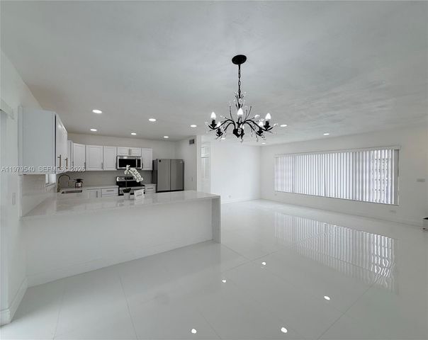 7150 SW 5th Ct, Pembroke Pines, FL 33023