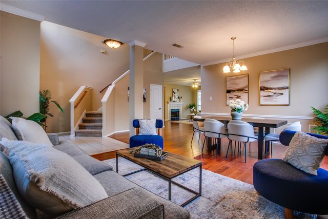 702 Turnstone Drive, Arlington, TX 76018