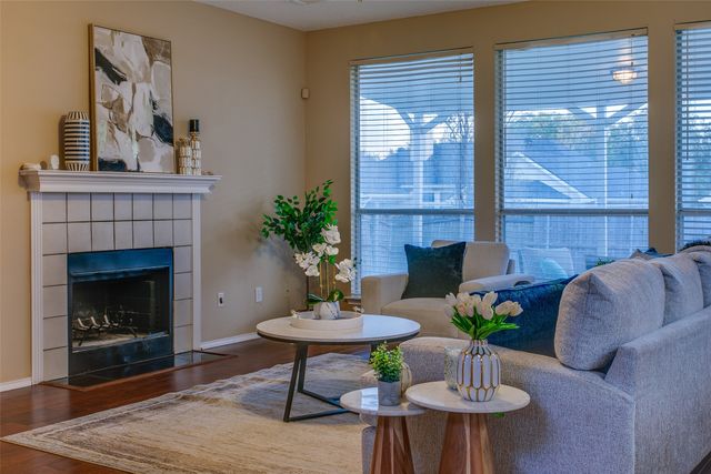 702 Turnstone Drive, Arlington, TX 76018