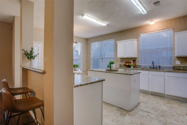 702 Turnstone Drive, Arlington, TX 76018