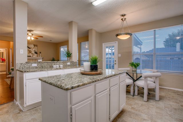 702 Turnstone Drive, Arlington, TX 76018