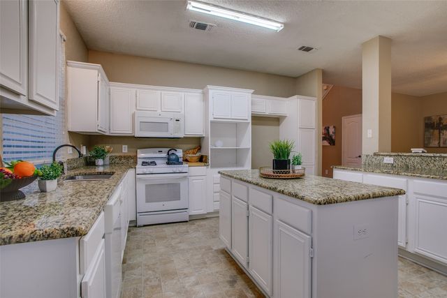 702 Turnstone Drive, Arlington, TX 76018