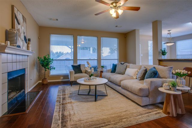 702 Turnstone Drive, Arlington, TX 76018