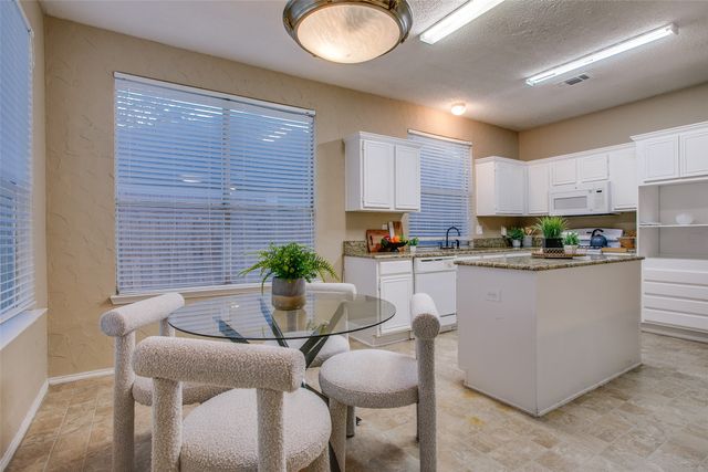 702 Turnstone Drive, Arlington, TX 76018