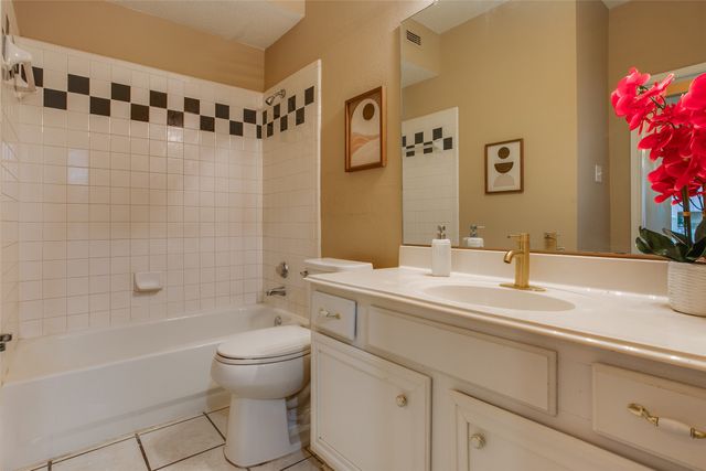 702 Turnstone Drive, Arlington, TX 76018