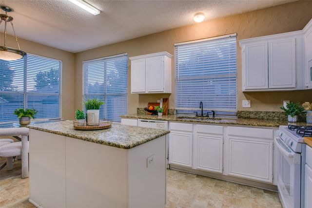 702 Turnstone Drive, Arlington, TX 76018