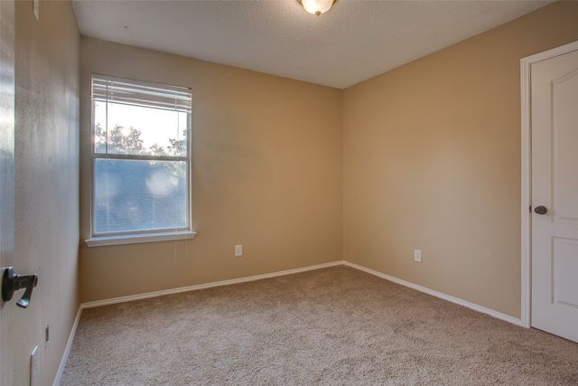 702 Turnstone Drive, Arlington, TX 76018