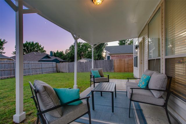 702 Turnstone Drive, Arlington, TX 76018