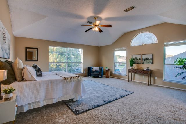 702 Turnstone Drive, Arlington, TX 76018