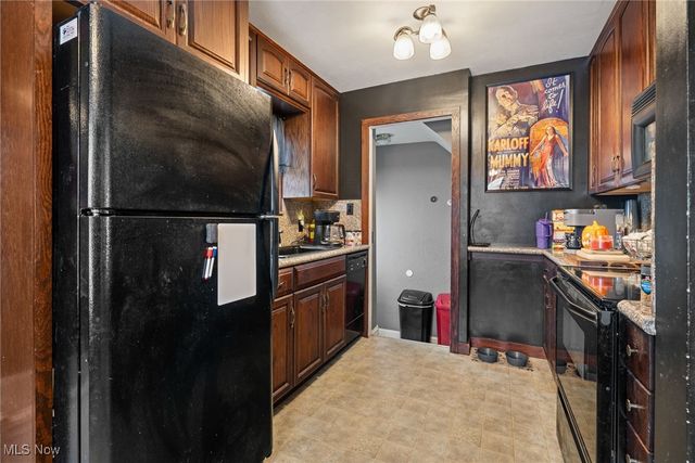 6701 Pelham Drive, Parma, OH 44129