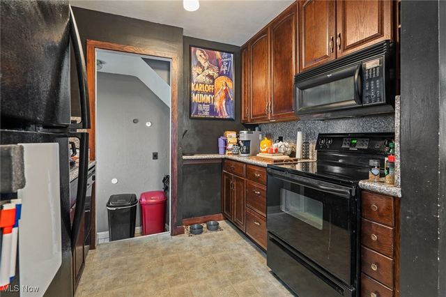 6701 Pelham Drive, Parma, OH 44129