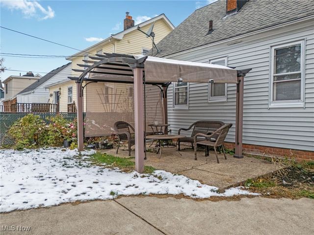 6701 Pelham Drive, Parma, OH 44129