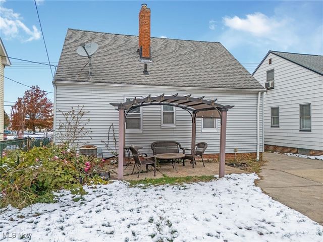 6701 Pelham Drive, Parma, OH 44129