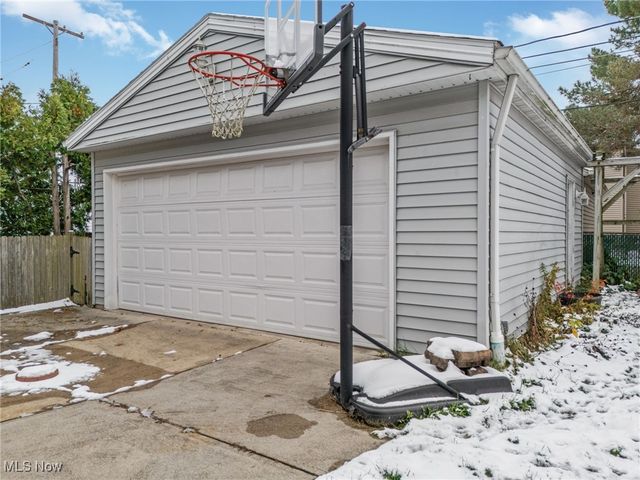 6701 Pelham Drive, Parma, OH 44129