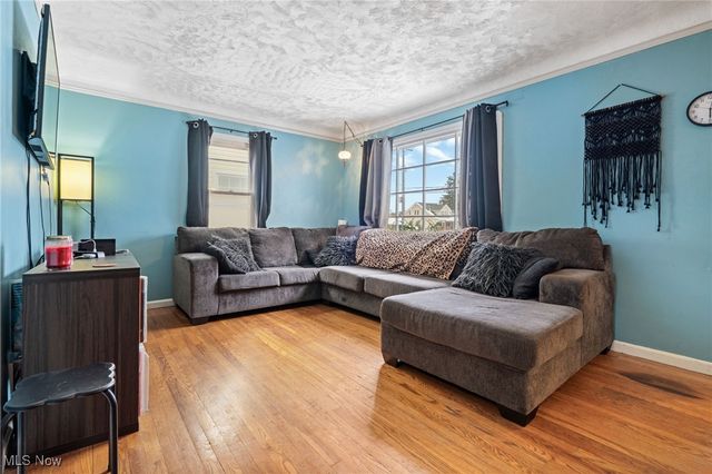 6701 Pelham Drive, Parma, OH 44129