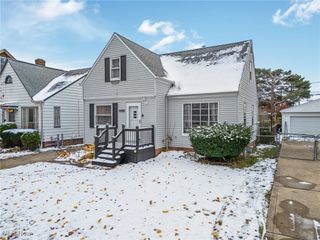 6701 Pelham Drive, Parma, OH 44129