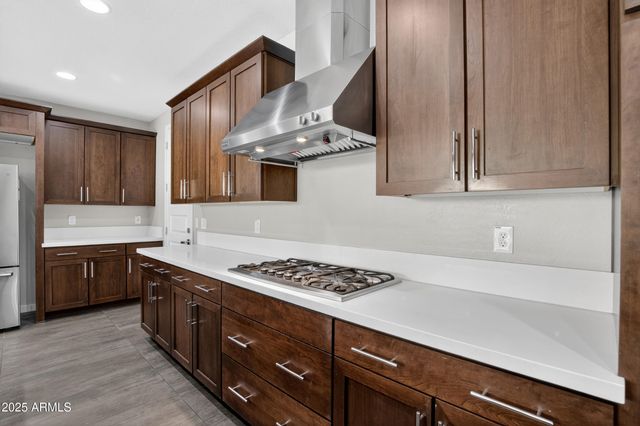 2350 W GLORIA Lane, Phoenix, AZ 85085