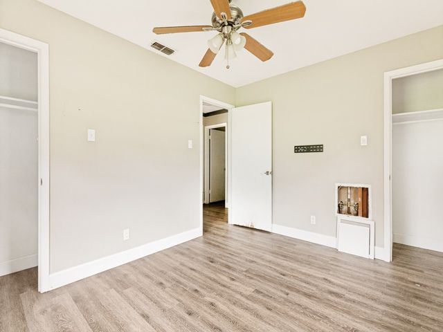 325 Walnut Avenue, Azle, TX 76020
