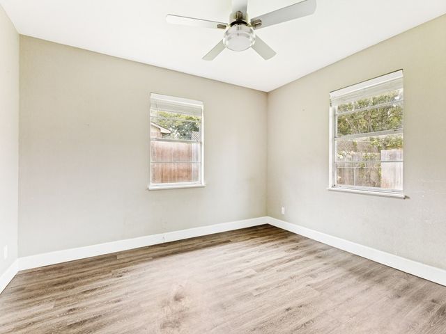 325 Walnut Avenue, Azle, TX 76020