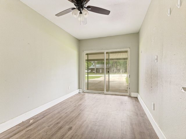 325 Walnut Avenue, Azle, TX 76020