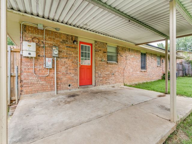 325 Walnut Avenue, Azle, TX 76020