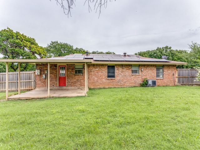 325 Walnut Avenue, Azle, TX 76020