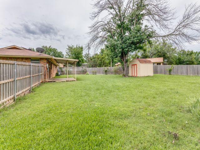 325 Walnut Avenue, Azle, TX 76020