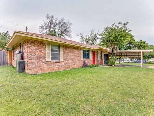 325 Walnut Avenue, Azle, TX 76020