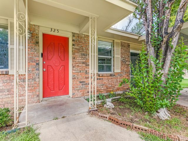 325 Walnut Avenue, Azle, TX 76020