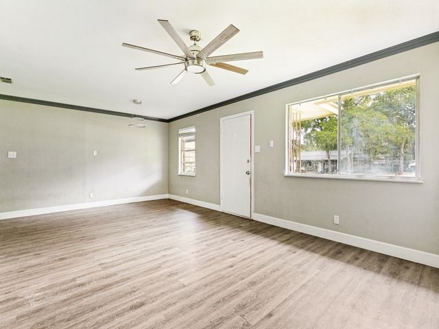 325 Walnut Avenue, Azle, TX 76020