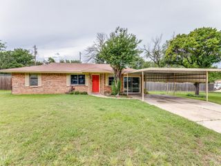 325 Walnut Avenue, Azle, TX 76020