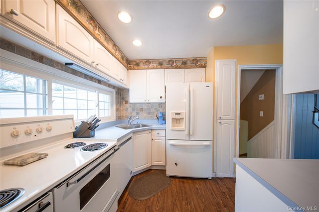 41 Foxhill Road, Valhalla, NY 10595