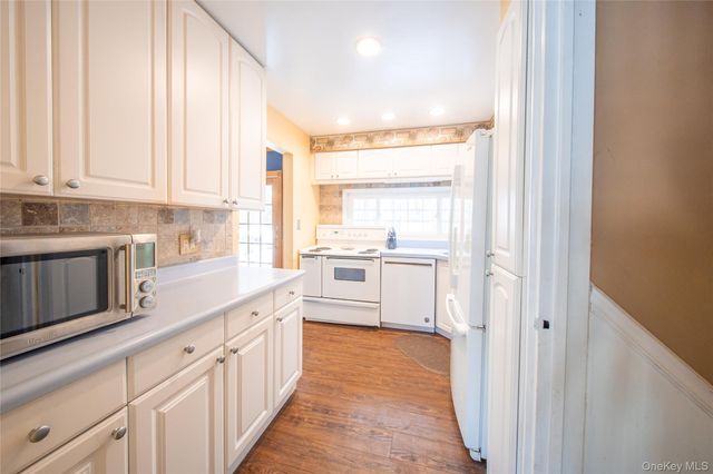 41 Foxhill Road, Valhalla, NY 10595