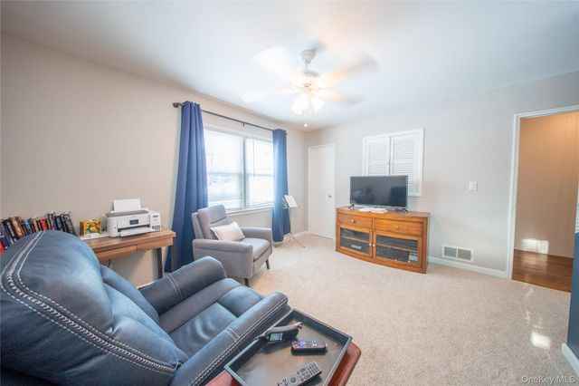 41 Foxhill Road, Valhalla, NY 10595