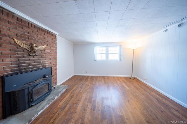 41 Foxhill Road, Valhalla, NY 10595