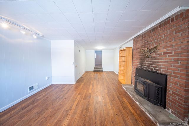 41 Foxhill Road, Valhalla, NY 10595