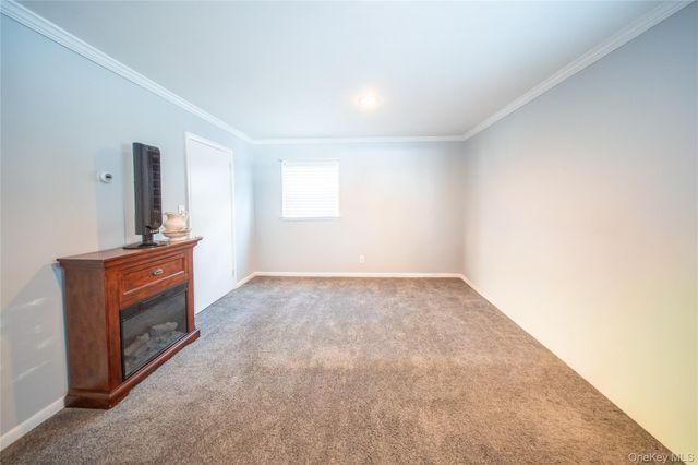 41 Foxhill Road, Valhalla, NY 10595