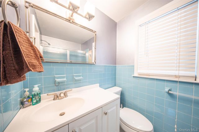 41 Foxhill Road, Valhalla, NY 10595