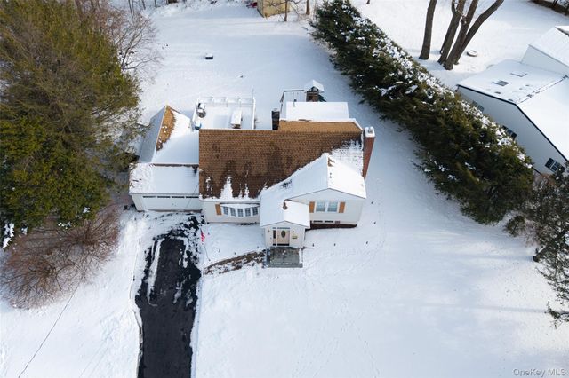 41 Foxhill Road, Valhalla, NY 10595